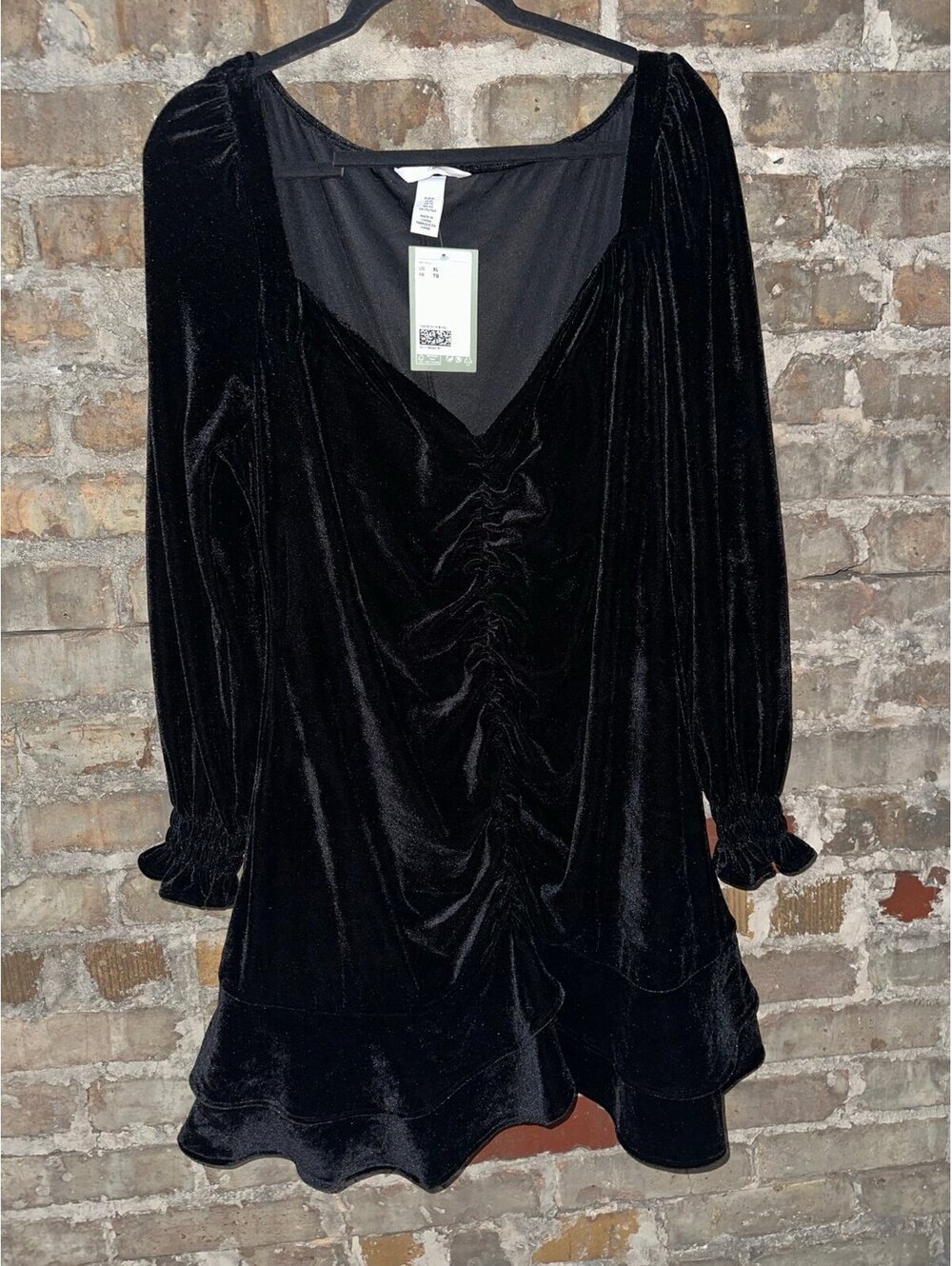 Women’s H&M ruched velvet dress